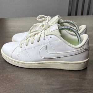 Nike White Low-Top Sneakers 9.5 Classic Tennis Shoes
